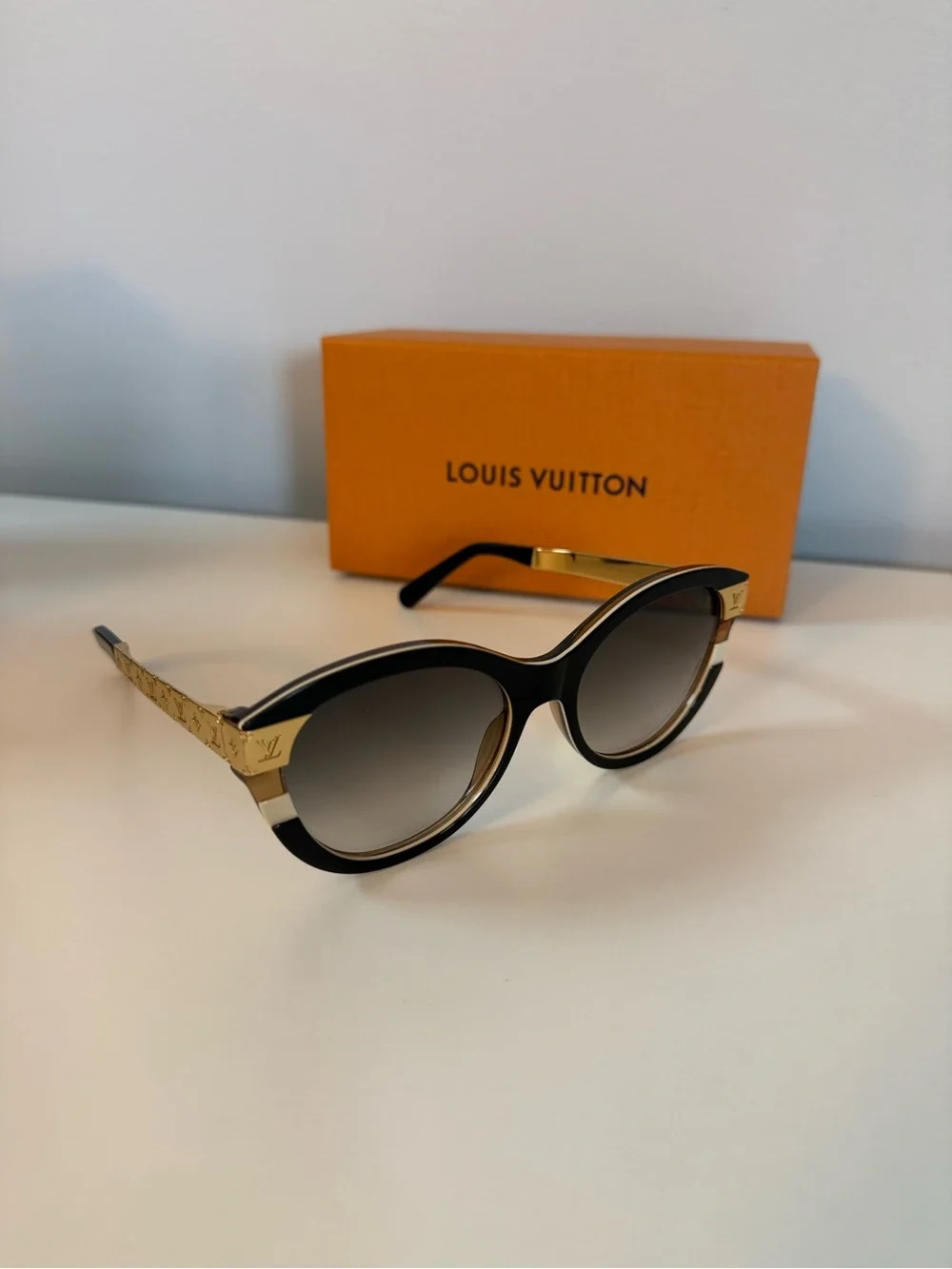Louis Vuitton Petite Soupçon Cat Eye Sunglasses, Model# Z1857W